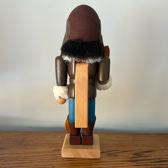 Aviator Nutcracker - Picture 6 of 10